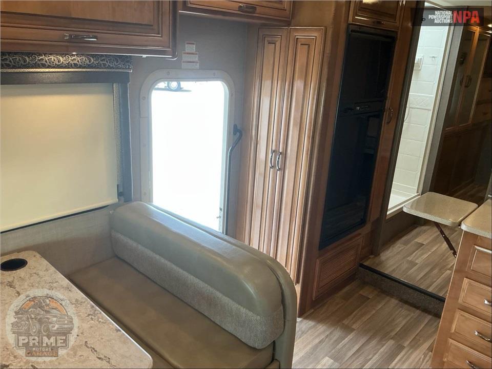 2017 Thor Motor Coach LF31 E450-V10 - QUANTUM SERIES — фото 9