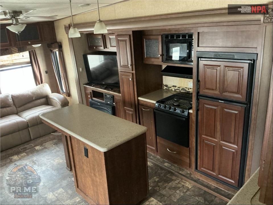 2015 Coachmen By Forest River M-360 IBL - CHAPARRAL FIFTH WHEEL SERIES — фото 6