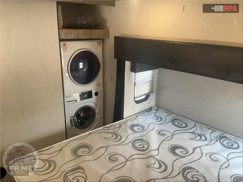 2022 Cherokee By Forest River M-3880SUITE ARCTIC WOLF FIFTH WHEEL SERIES — фото 14