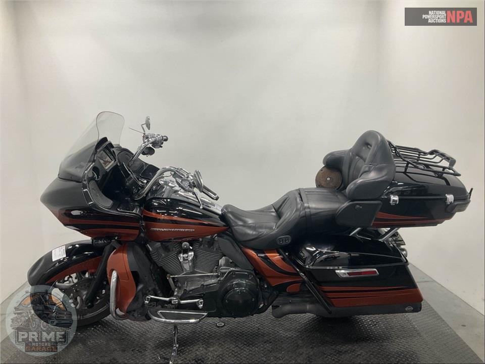 2015 Harley-Davidson FLTRUSE CVO ROAD GLIDE ULTRA — фото 3