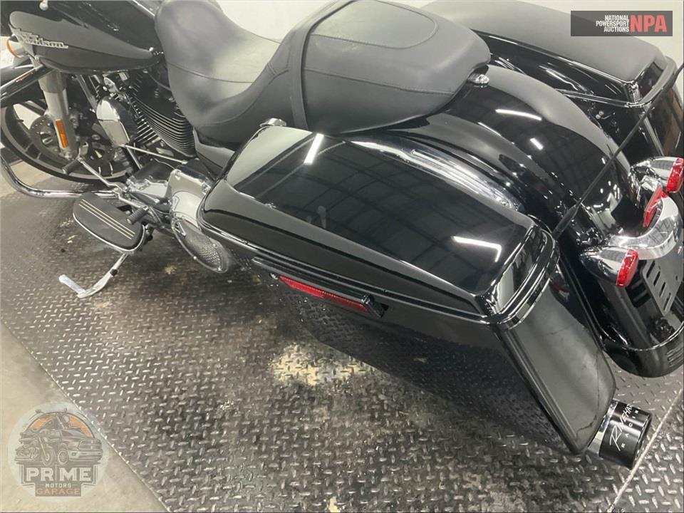 2016 Harley-Davidson FLHX STREET GLIDE — фото 17