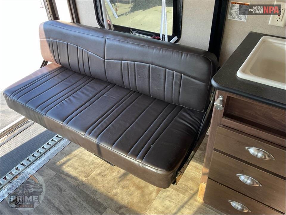 2016 Rubicon M-2500 - TOY HAULER SERIES — фото 10