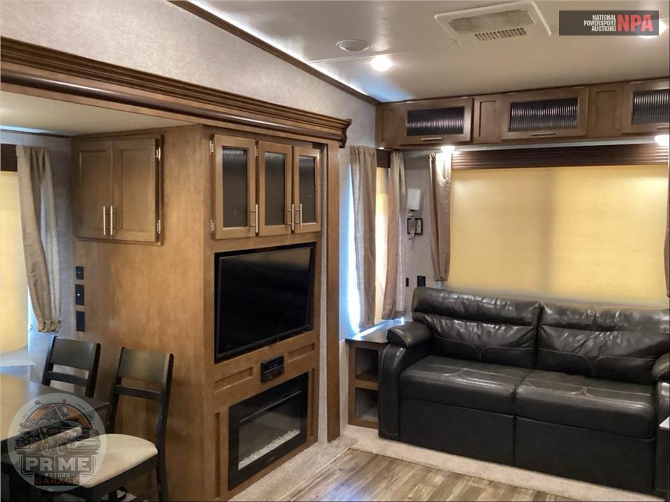 2019 Sabre By Forest River M-30RLT - FIFTH WHEEL SERIES — фото 8
