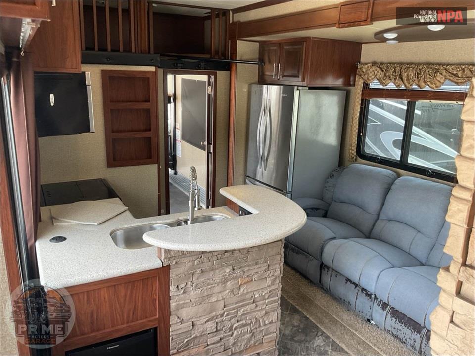 2017 Vengeance By Forest River M-40D12 - TOURING TOY HAULER TOY HAULER SERIES — фото 6
