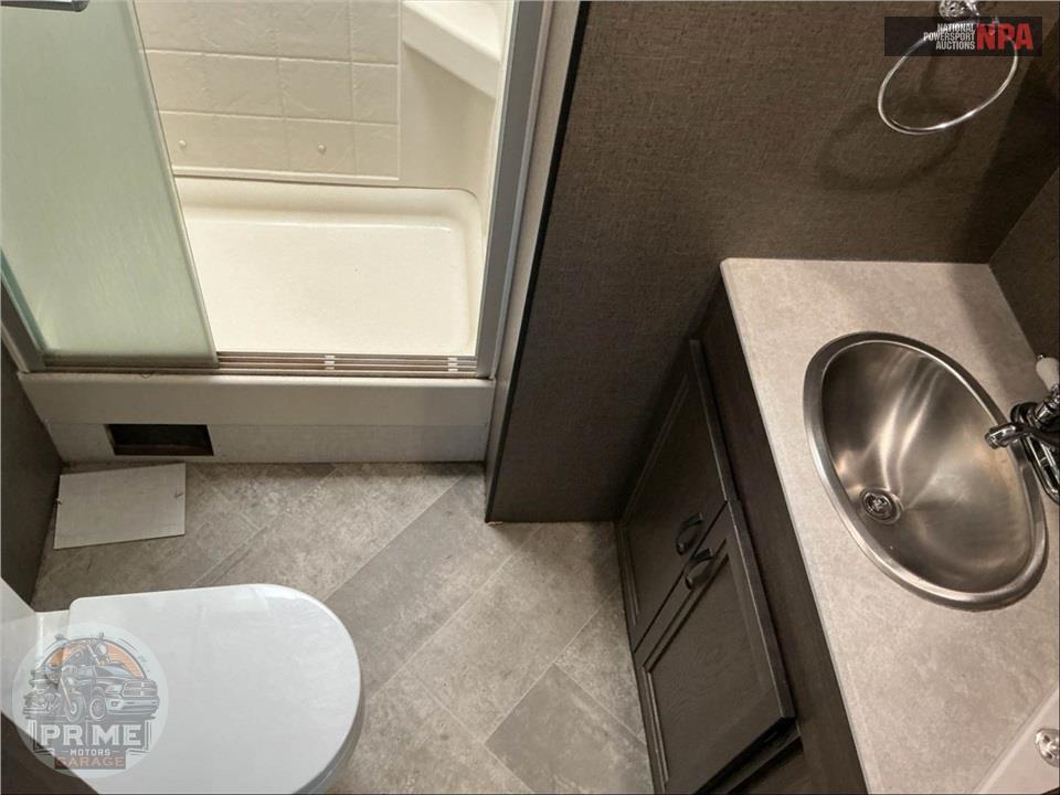 2020 Voyage By Winnebago M-3235RL - FIFTH WHEEL SERIES — фото 18