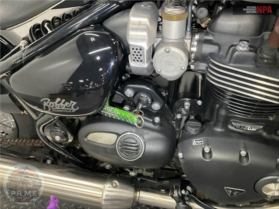 2023 Triumph BONNEVILLE BOBBER — фото 11