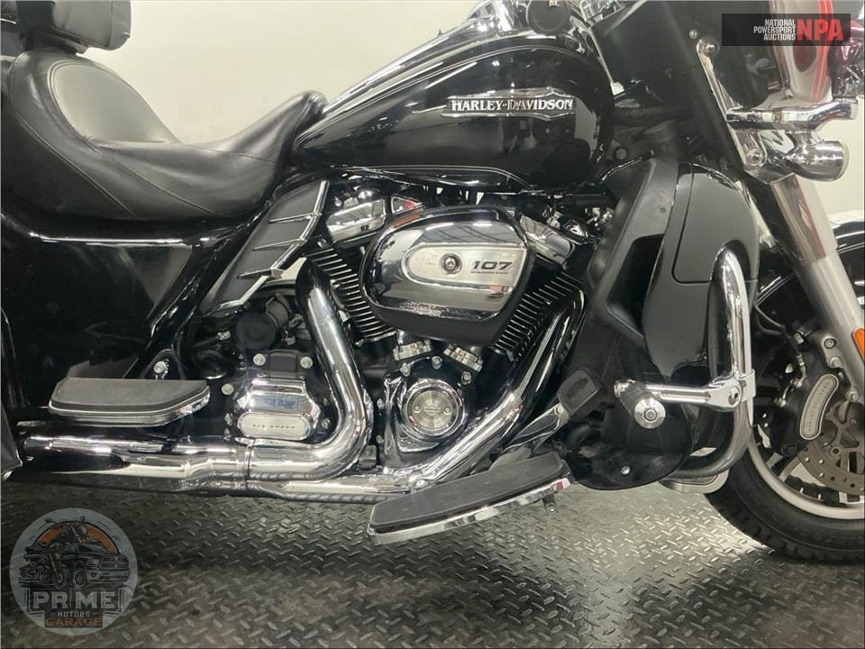 2017 Harley-Davidson FLHTCUTG TRIGLIDE ULTRA CLASSIC — фото 6