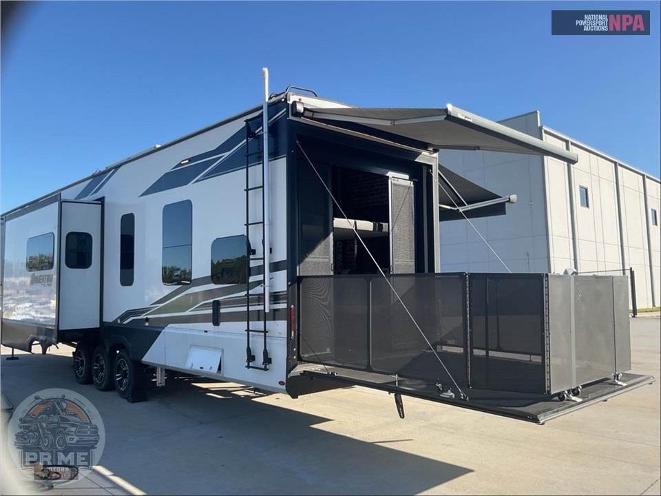2023 Grand Design Recreational Vehicles M-395MS - MOMENTUM M-CLASS TOY HAULER TOY HAULER SERIES — фото 3