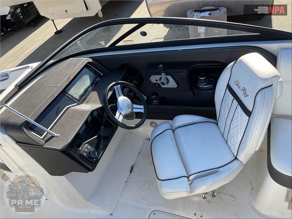 2017 Sea Ray Boats SLX-W 230 SLX SERIES L=23/E=1 370HP MERC IB — фото 46