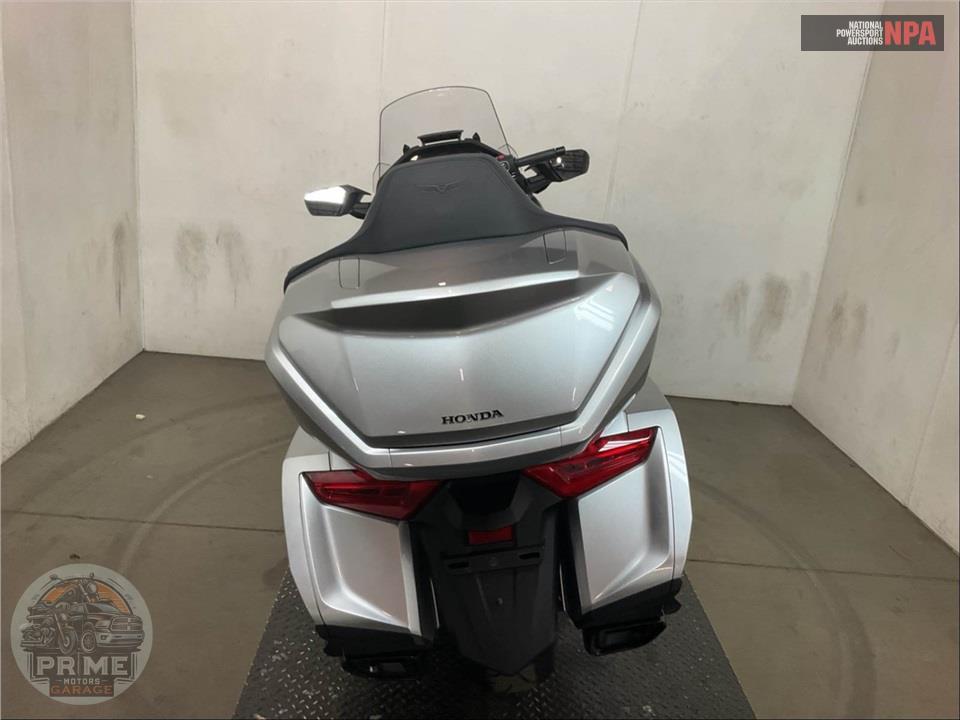 2025 Honda GL1800 GOLD WING TOUR — фото 4