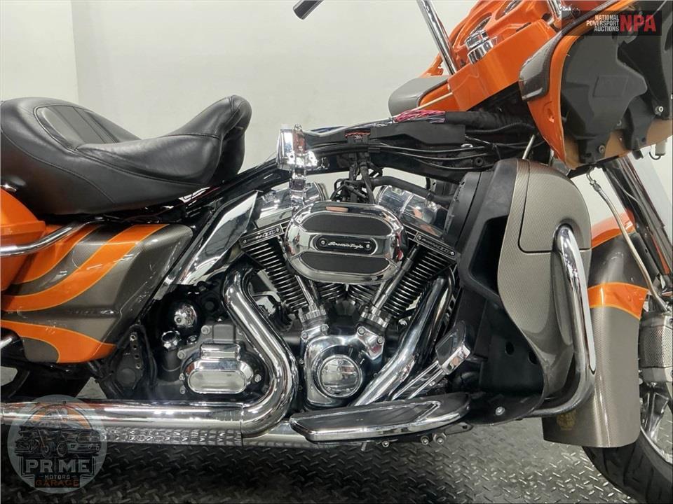 2015 Harley-Davidson FLTRUSE CVO ROAD GLIDE ULTRA — фото 6