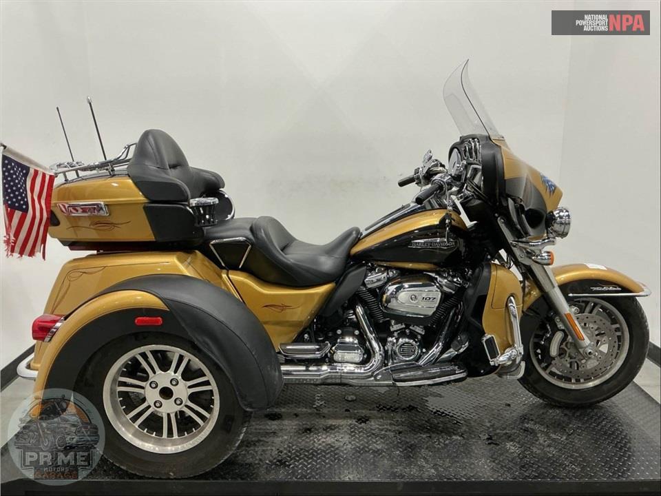 2017 Harley-Davidson FLHTCUTG TRIGLIDE ULTRA CLASSIC — фото 1