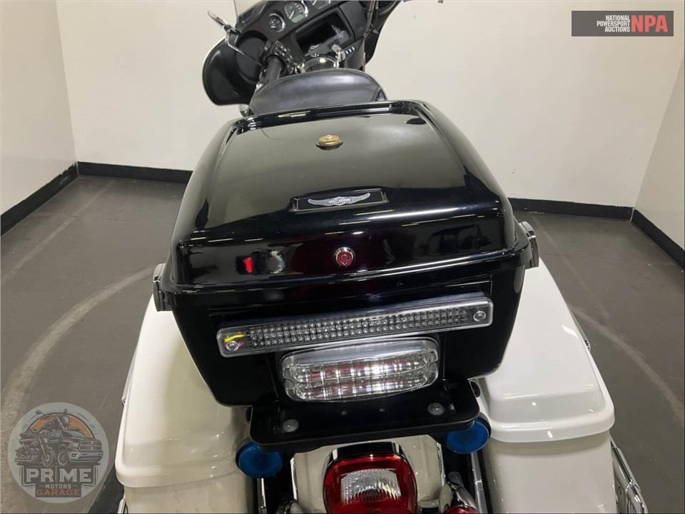 2017 Harley-Davidson FLHTP POLICE ELECTRA GLIDE — фото 31