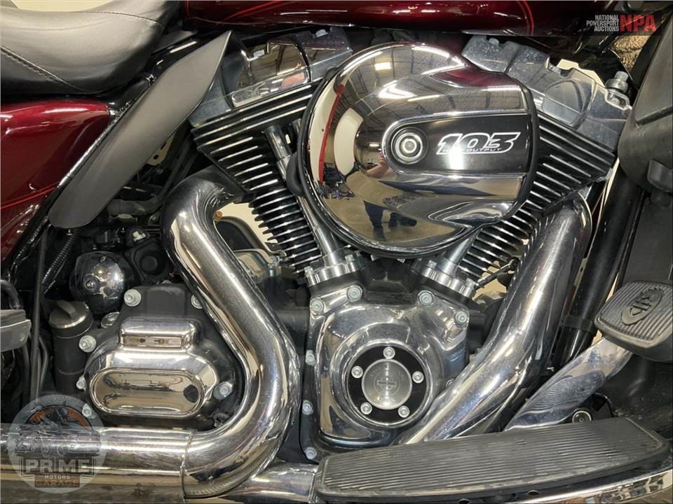 2015 Harley-Davidson FLHTCU ULTRA CLASSIC ELECTRA GLIDE — фото 6