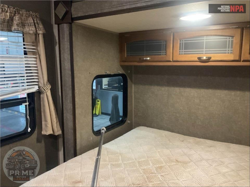 2017 Keystone Rv M-38 BH - SPRINGDALE SERIES — фото 31