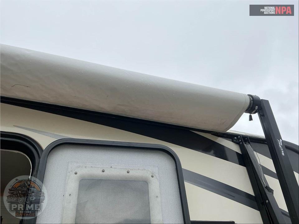 2015 Ultralite By Winnebago M-27RBDS — фото 38