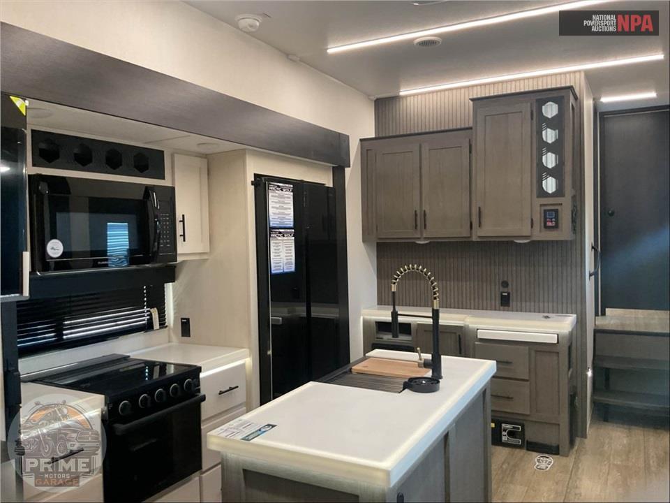 2025 Cherokee By Forest River M -3850SUITE - ARCTIC WOLF FIFTH WHEEL SERIES — фото 9