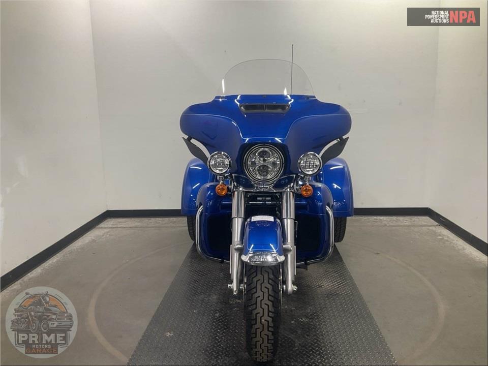 2024 Harley-Davidson FLHTCUTG TRI GLIDE ULTRA CLASSIC — фото 2