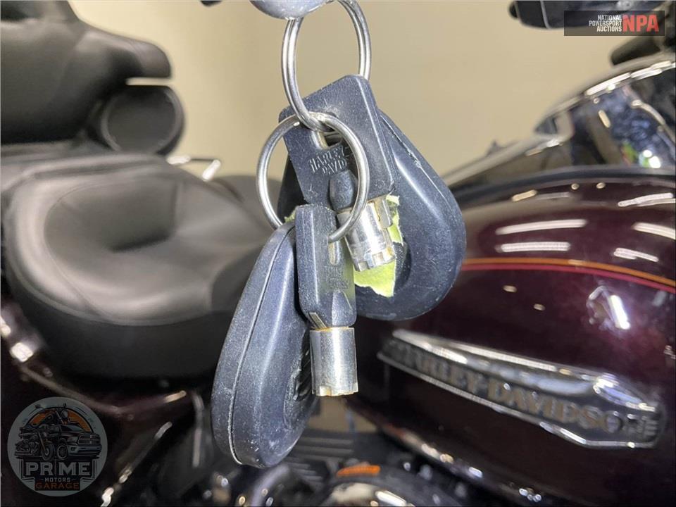 2014 Harley-Davidson FLHTCUTG TRIGLIDE ULTRA CLASSIC — фото 13