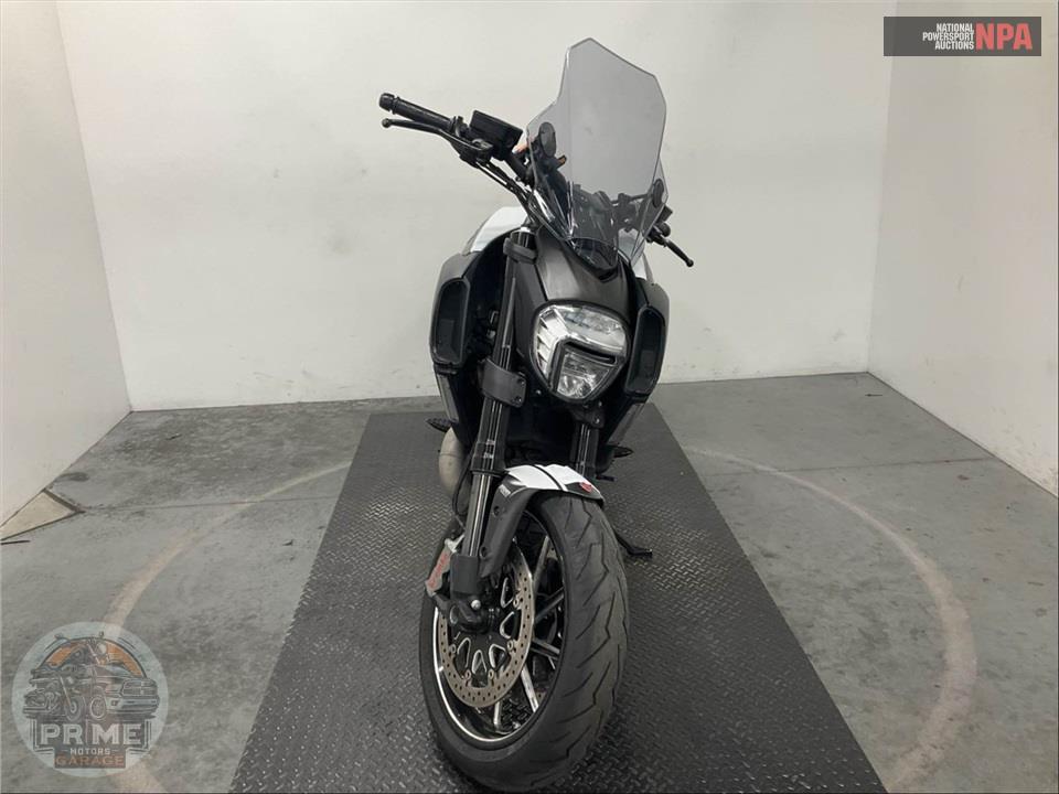 2015 Ducati DIAVEL CARBON WHITE — фото 2