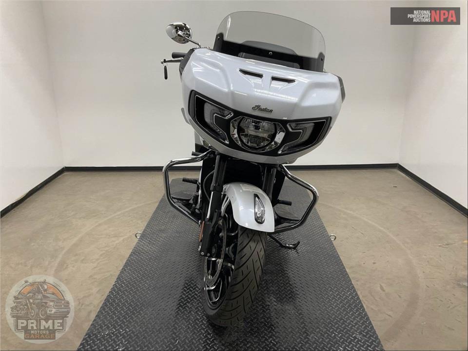 2024 Indian Motorcycle CHALLENGER LIMITED (WHITE) — фото 2