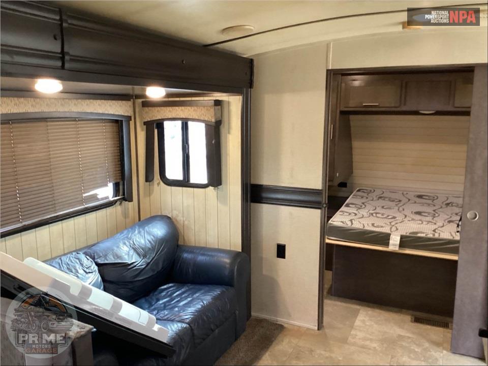 2019 Crossroads Rv M-253 RB - SUNSET TRAIL SUPER LITE SERIES — фото 8