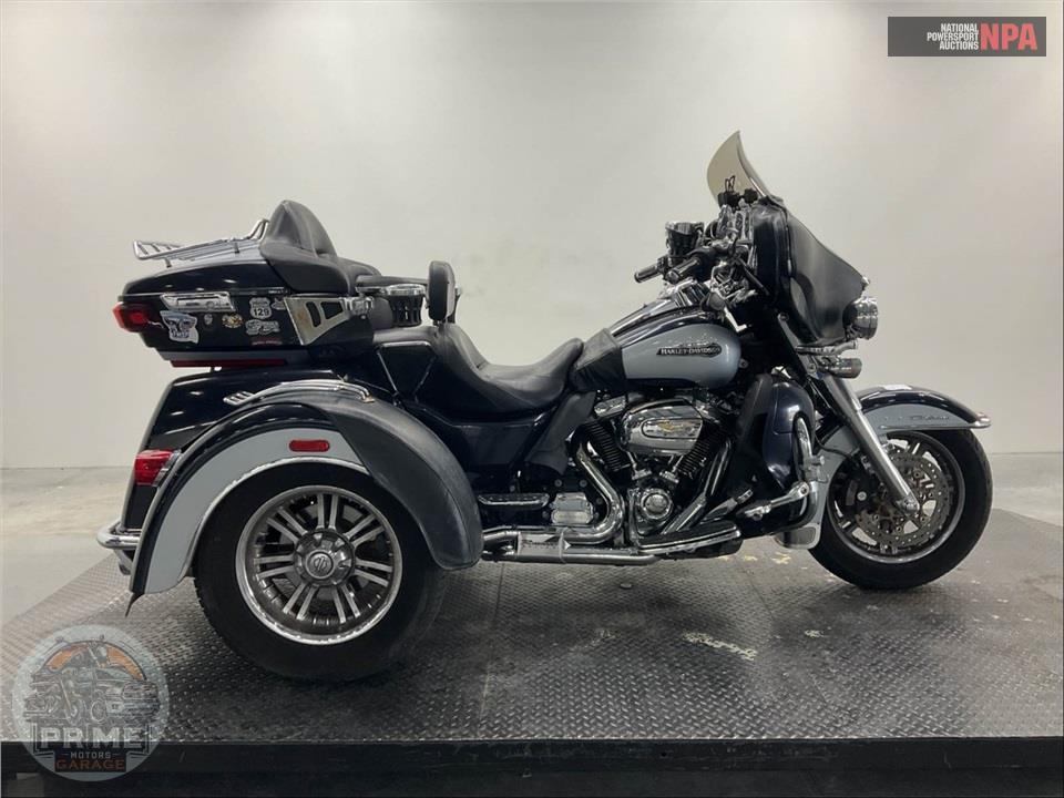 2019 Harley-Davidson FLHTCUTG TRI GLIDE ULTRA — фото 1