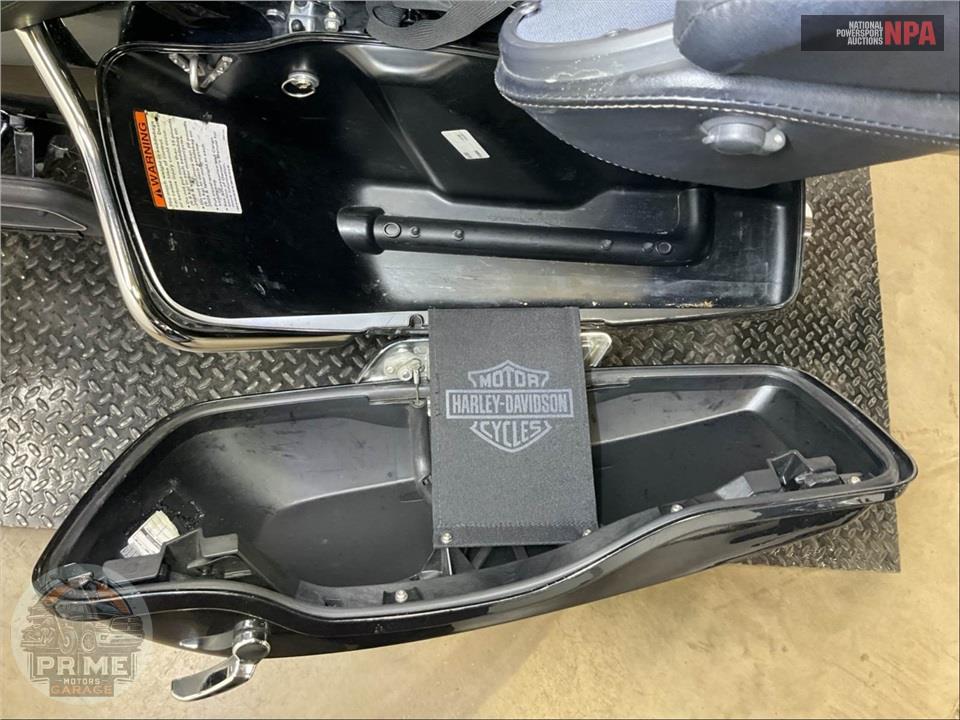 2014 Harley-Davidson FLHTCU ULTRA CLASSIC ELECTRA GLIDE — фото 23