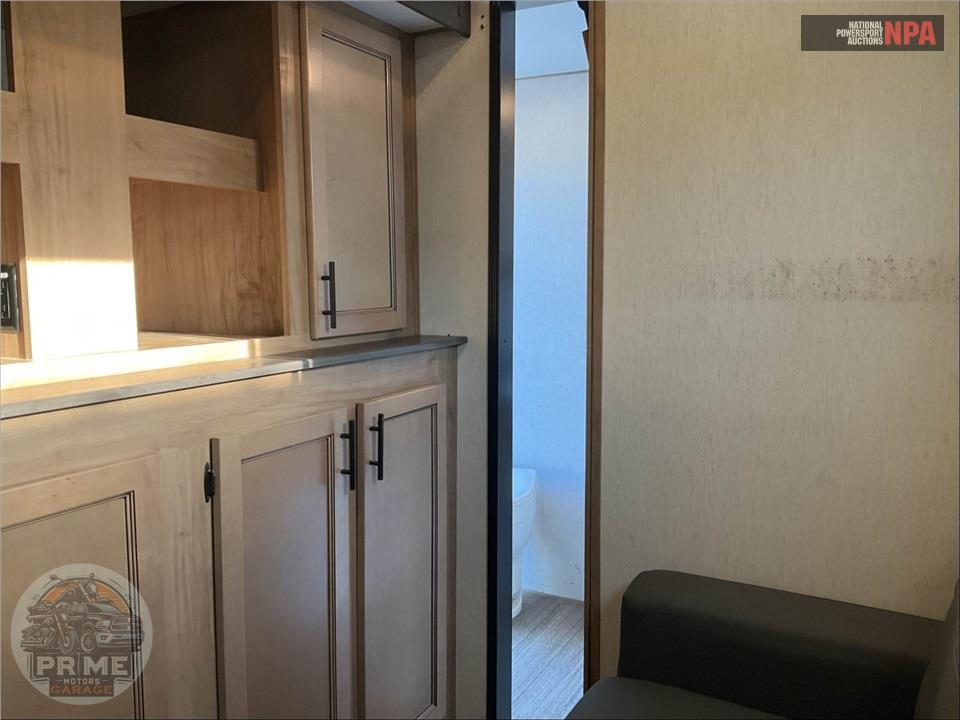 2023 Sabre By Forest River M-38DBQ - FIFTH WHEEL SERIES — фото 15