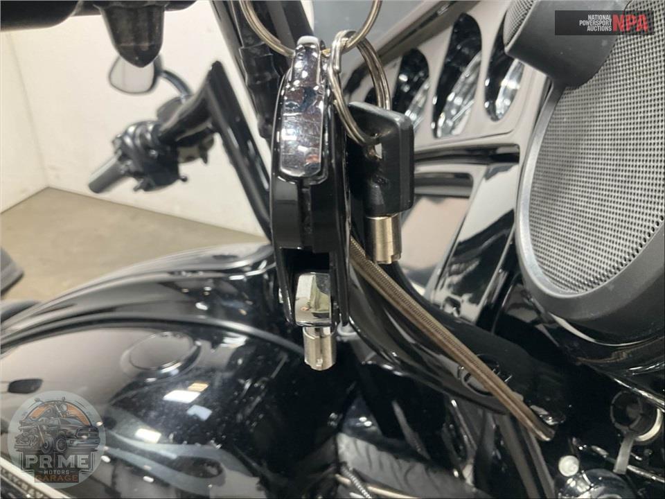 2016 Harley-Davidson FLHXSE CVO STREET GLIDE SPECIAL — фото 11