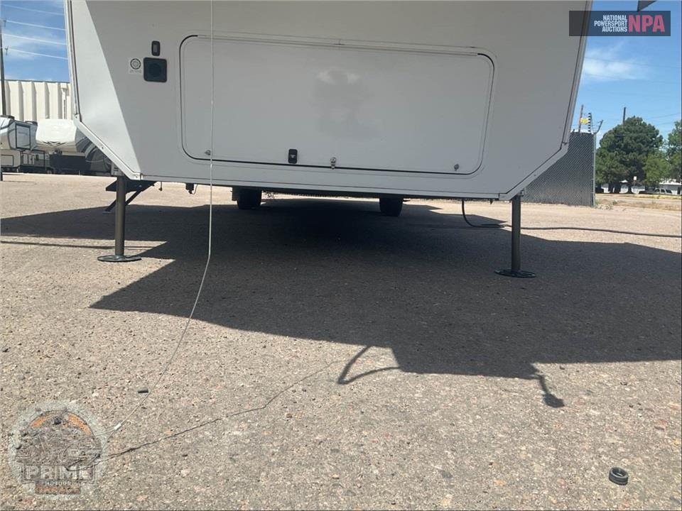 2023 Grand Design Recreational Vehicles M-390RK - SOLITUDE FIFTH WHEEL SERIES — фото 33