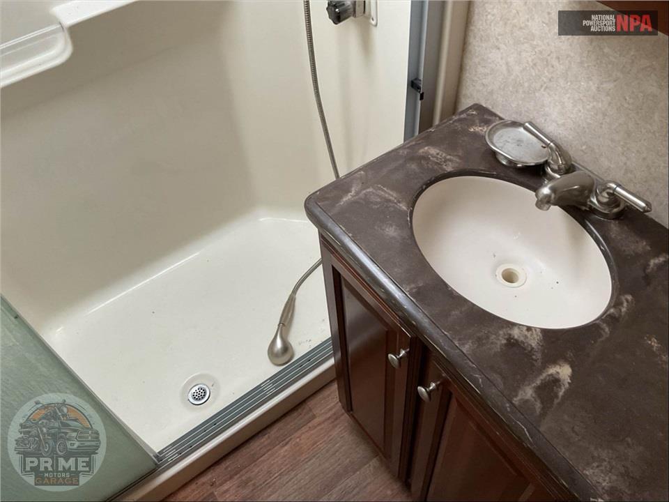 2014 Cardinal By Forest River M-3727RE - FIFTH WHEEL SERIES — фото 13