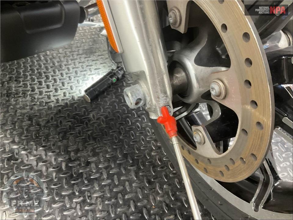 2017 Harley-Davidson FLHTK ULTRA LIMITED — фото 26