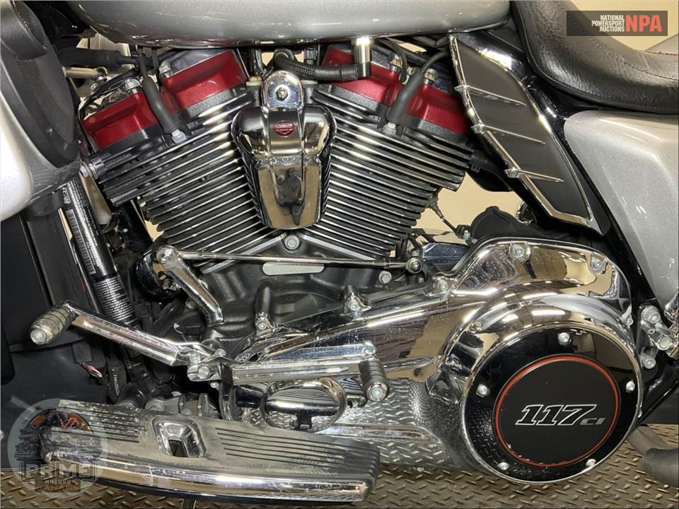2019 Harley-Davidson FLHXSE CVO STREET GLIDE — фото 4