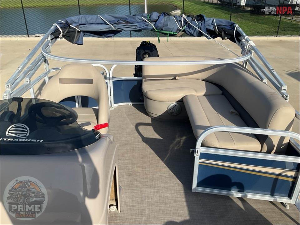 2021 Tracker Marine PARTY BARGE 18 DLX(*)SUN TRACKER SERIES L=20/E=1 60HP MERC OB — фото 34