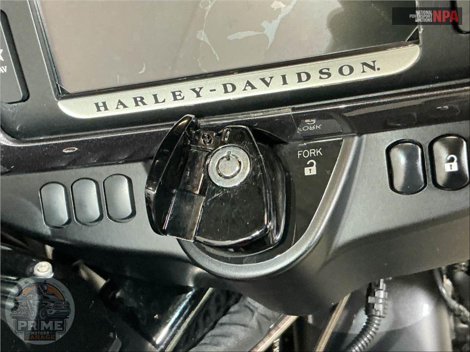 2018 Harley-Davidson FLHXSE CVO STREET GLIDE — фото 11