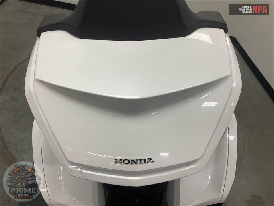 2018 Honda GL1800D GOLDWING TOUR DCT (WHITE) — фото 16