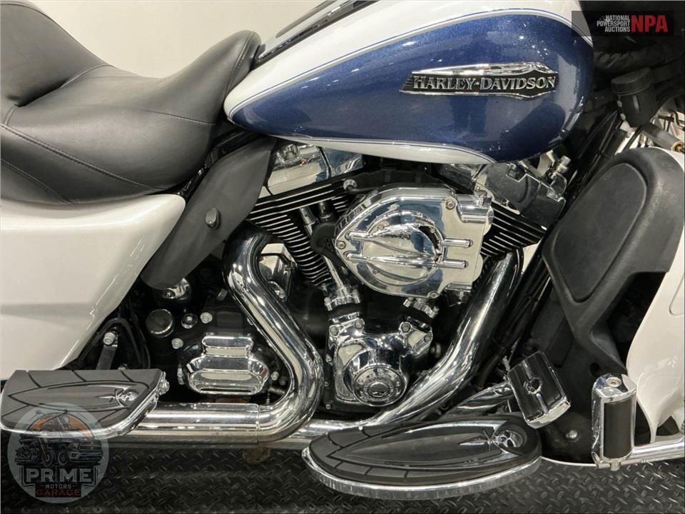 2015 Harley-Davidson FLHTCUTG TRIGLIDE ULTRA CLASSIC — фото 9