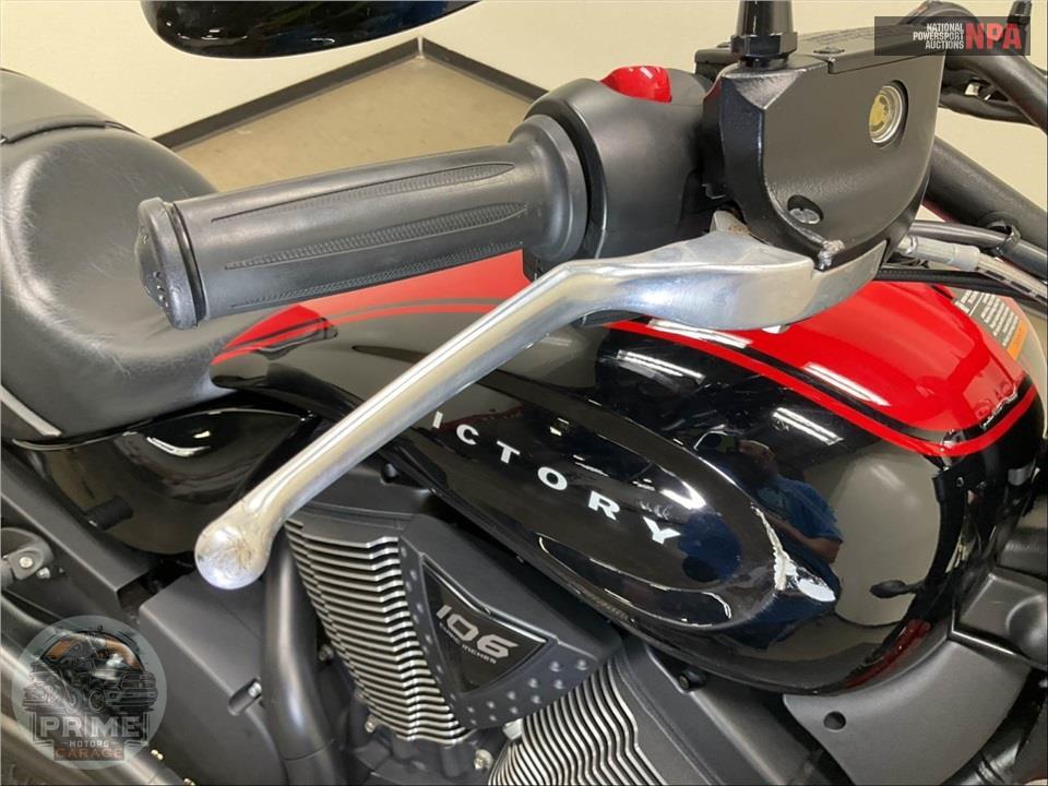 2016 Victory Motorcycles HAMMER S — фото 27