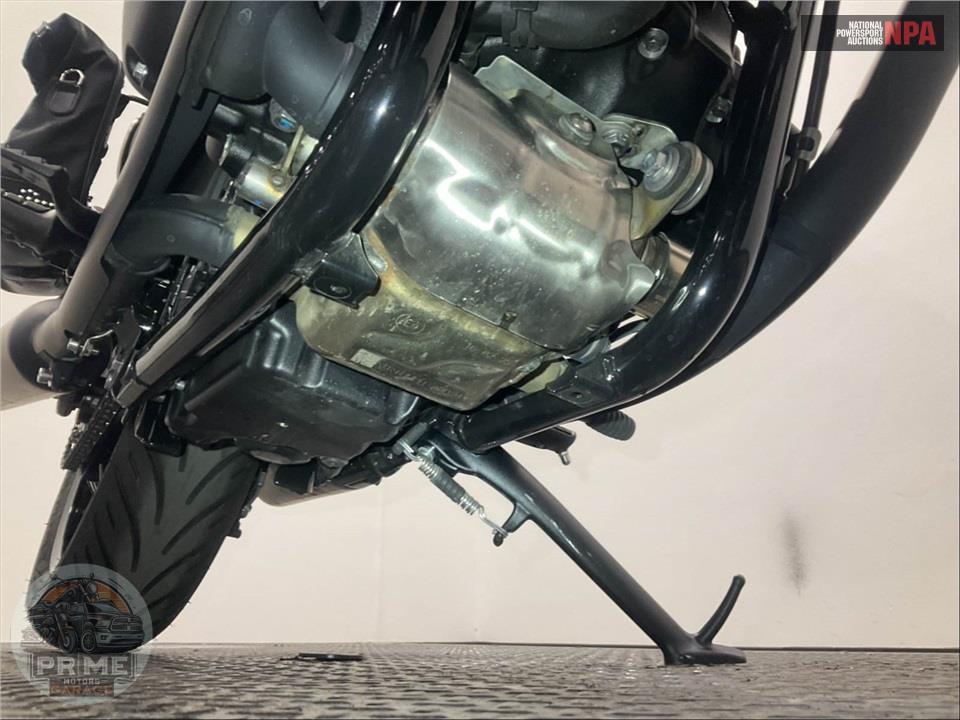 2025 Triumph BONNEVILLE T120 BLACK (TWO TONE) — фото 11