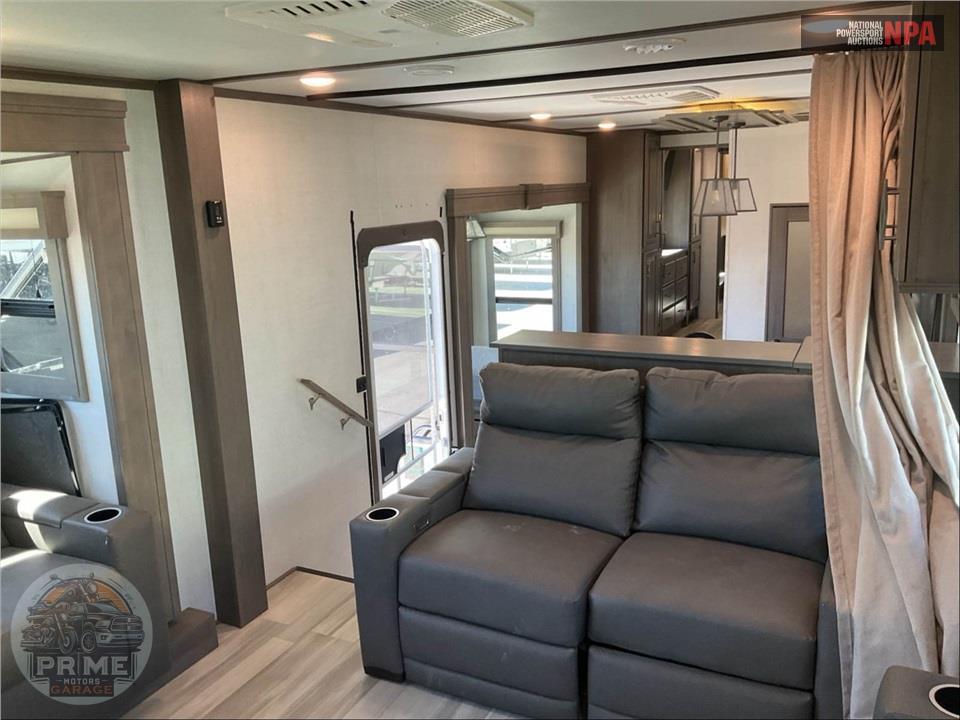 2024 Grand Design Recreational Vehicles M-380FL - SOLITUDE FIFTH WHEEL SERIES — фото 8