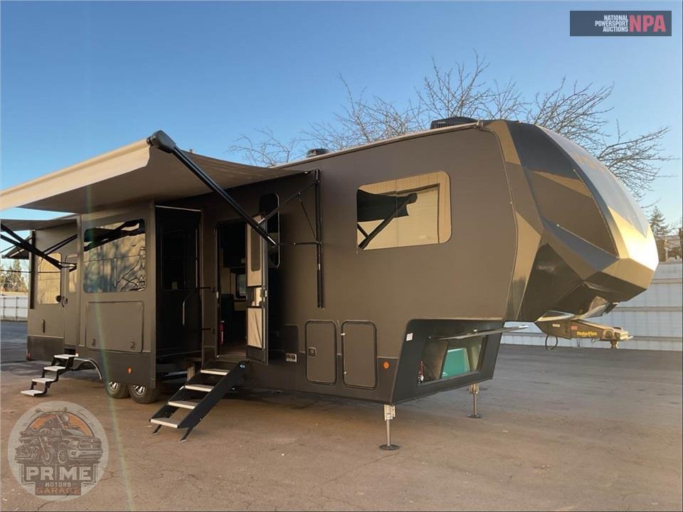 2021 Voltage M-3635 - TOY HAULER TOY HAULER SERIES — фото 1
