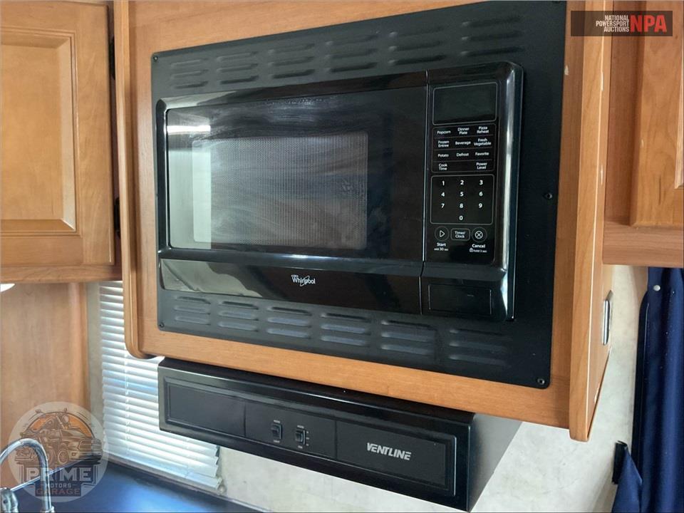 2013 Thor Motor Coach M-28A - MAJESTIC SERIES — фото 25