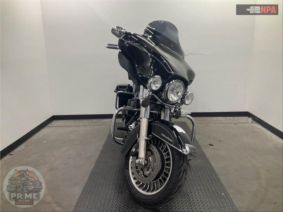 2010 Harley-Davidson FLHTCU ULTRA CLASSIC ELECTRA GLIDE — фото 2