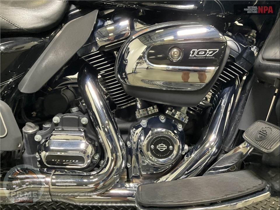 2017 Harley-Davidson FLTRU ROAD GLIDE ULTRA — фото 6