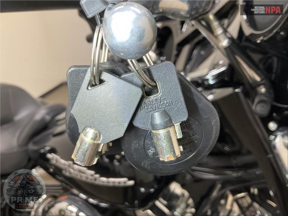 2016 Harley-Davidson FLHXS STREET GLIDE SPECIAL — фото 10