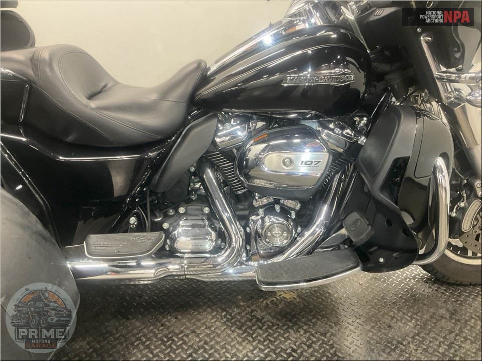 2017 Harley-Davidson FLHTCUTG TRIGLIDE ULTRA CLASSIC — фото 6