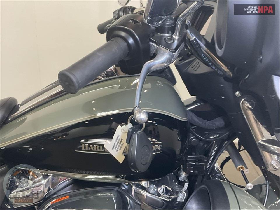 2021 Harley-Davidson FLHTCUTG TRI GLIDE ULTRA CLASSIC — фото 10