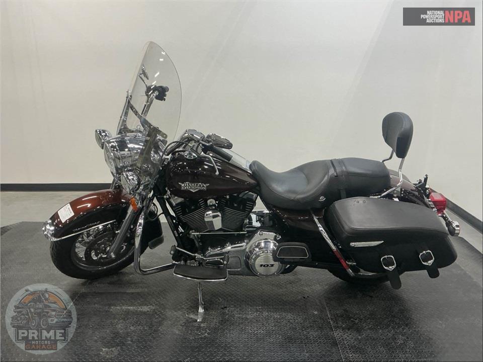 2011 Harley-Davidson FLHRC ROAD KING CLSC — фото 3