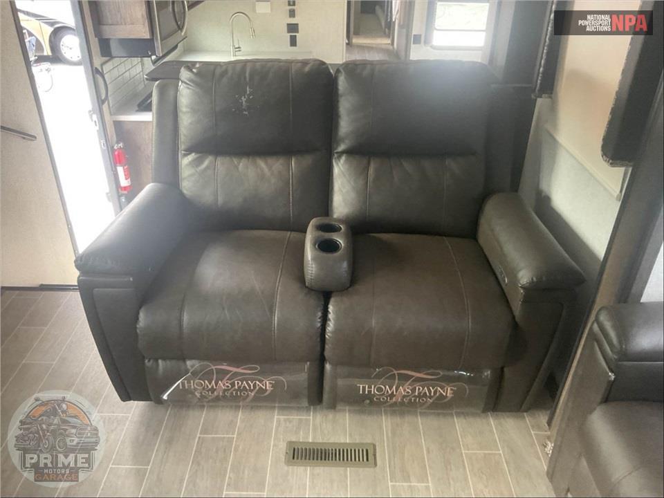 2019 Keystone Rv M-381 TH - MONTANA HIGH COUNTRY TOY HAULER TOY HAULER SERIES — фото 12